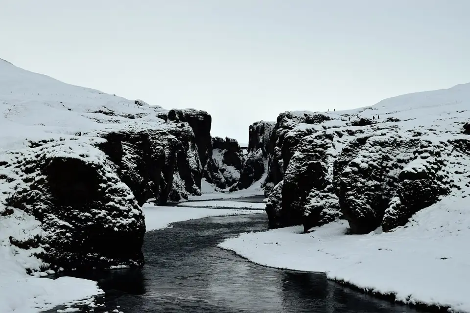 Fjaðrárgljúfur, Iceland (Unsplash 7 h1c6Zd7lQ)