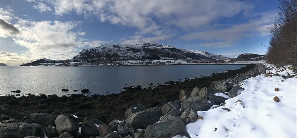 Skulsfjorden, Kvaløya